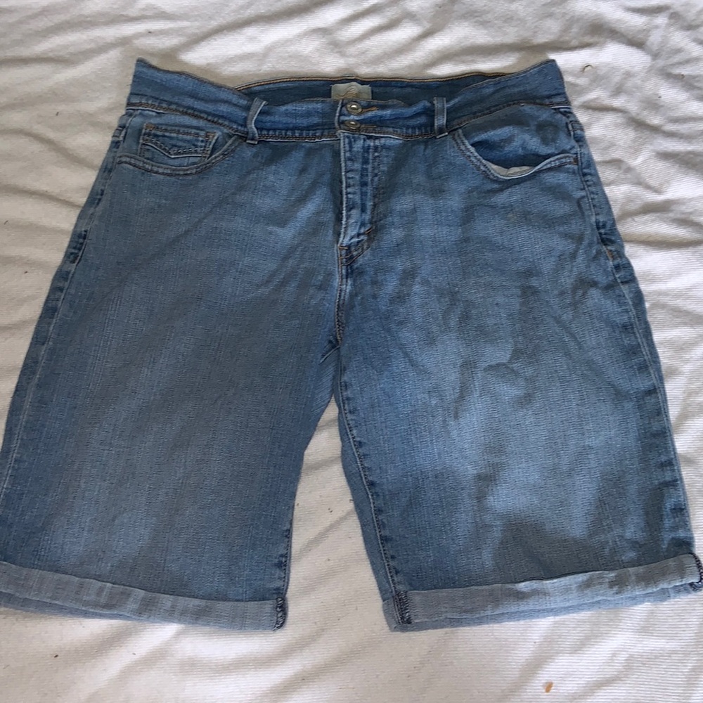 Levi’s 515 Bermuda shorts walking casual size 14 double button hi waist reg rise